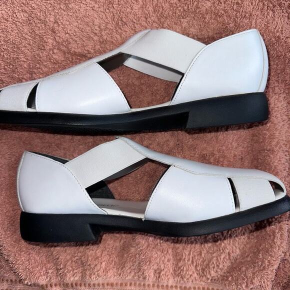 NWOT (Display Pair) Women’s Size 7 1/2M Cain Creek White Elastic Strap Sandals - Picture 2 of 9